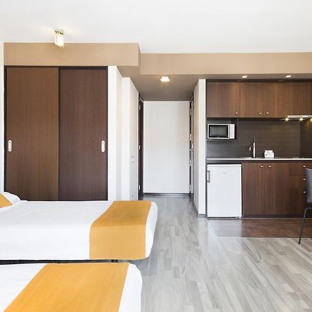 Ginosi Basics Centric Apartel Castelldefels Exterior foto