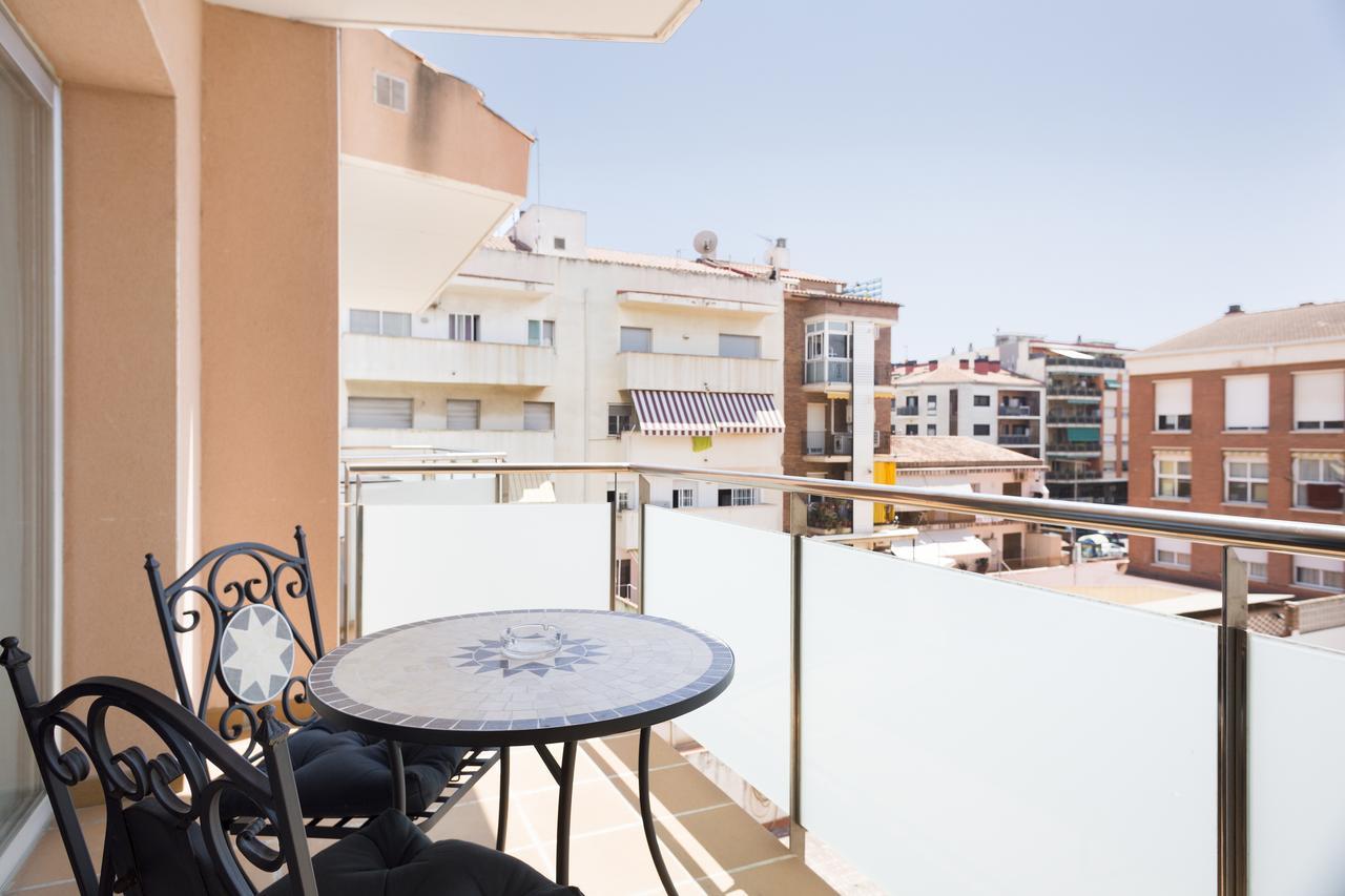 Ginosi Basics Centric Apartel Apartamento Castelldefels Exterior foto
