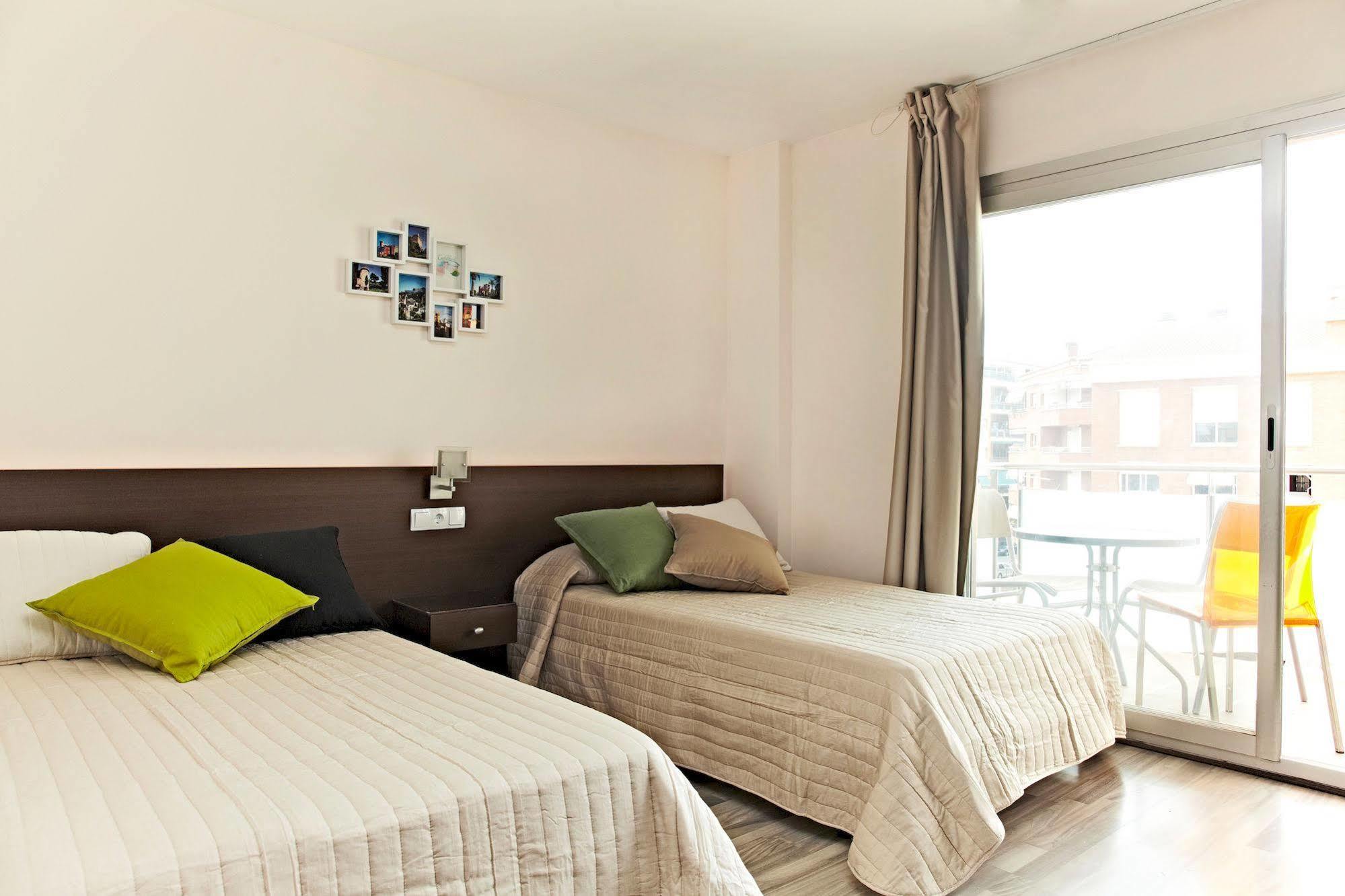 Ginosi Basics Centric Apartel Apartamento Castelldefels Exterior foto
