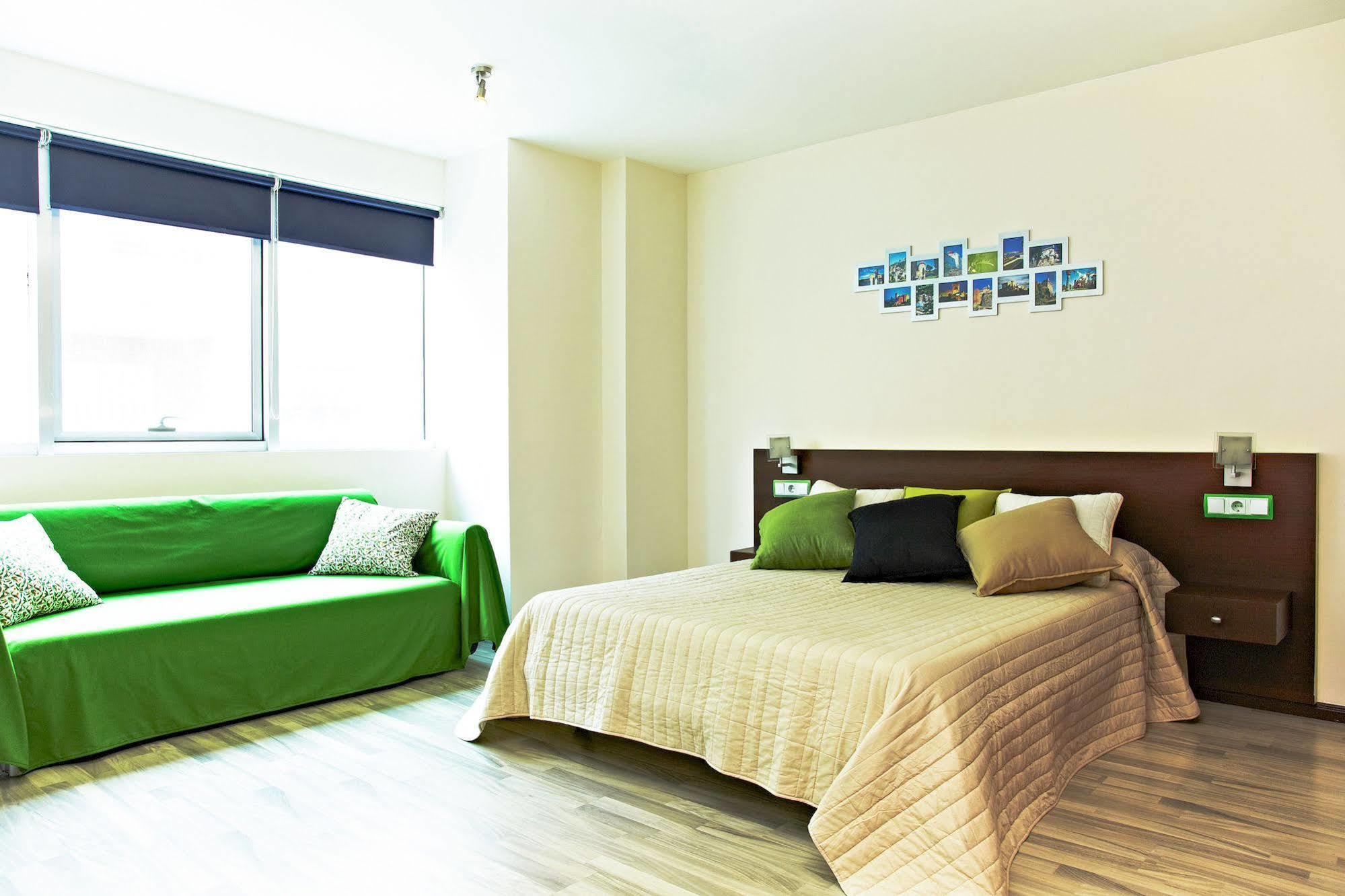 Ginosi Basics Centric Apartel Castelldefels Exterior foto