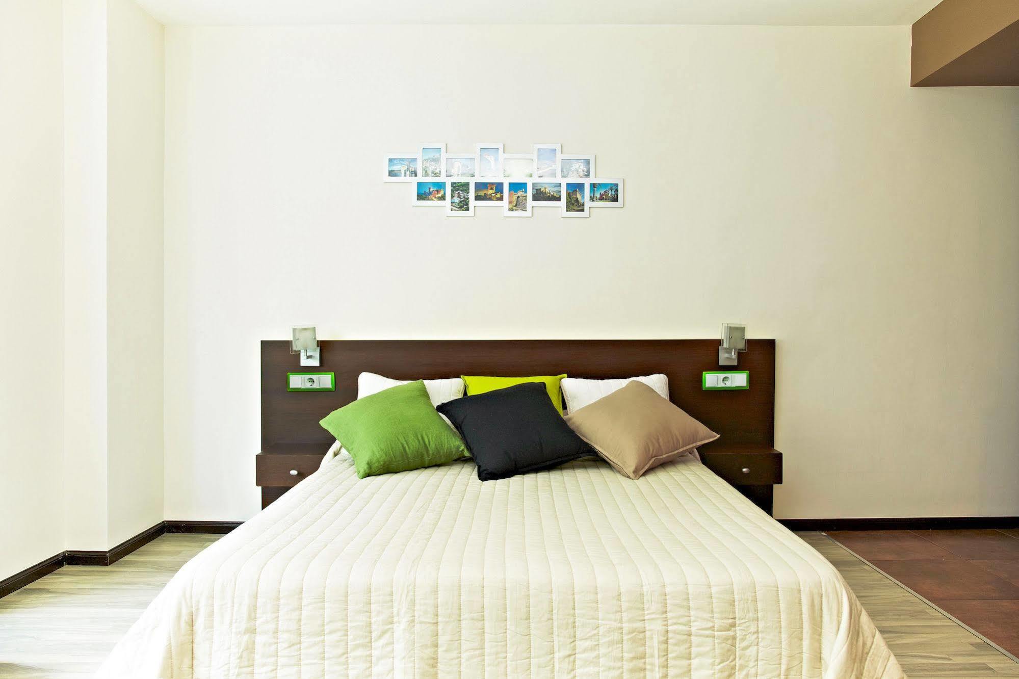 Ginosi Basics Centric Apartel Castelldefels Exterior foto