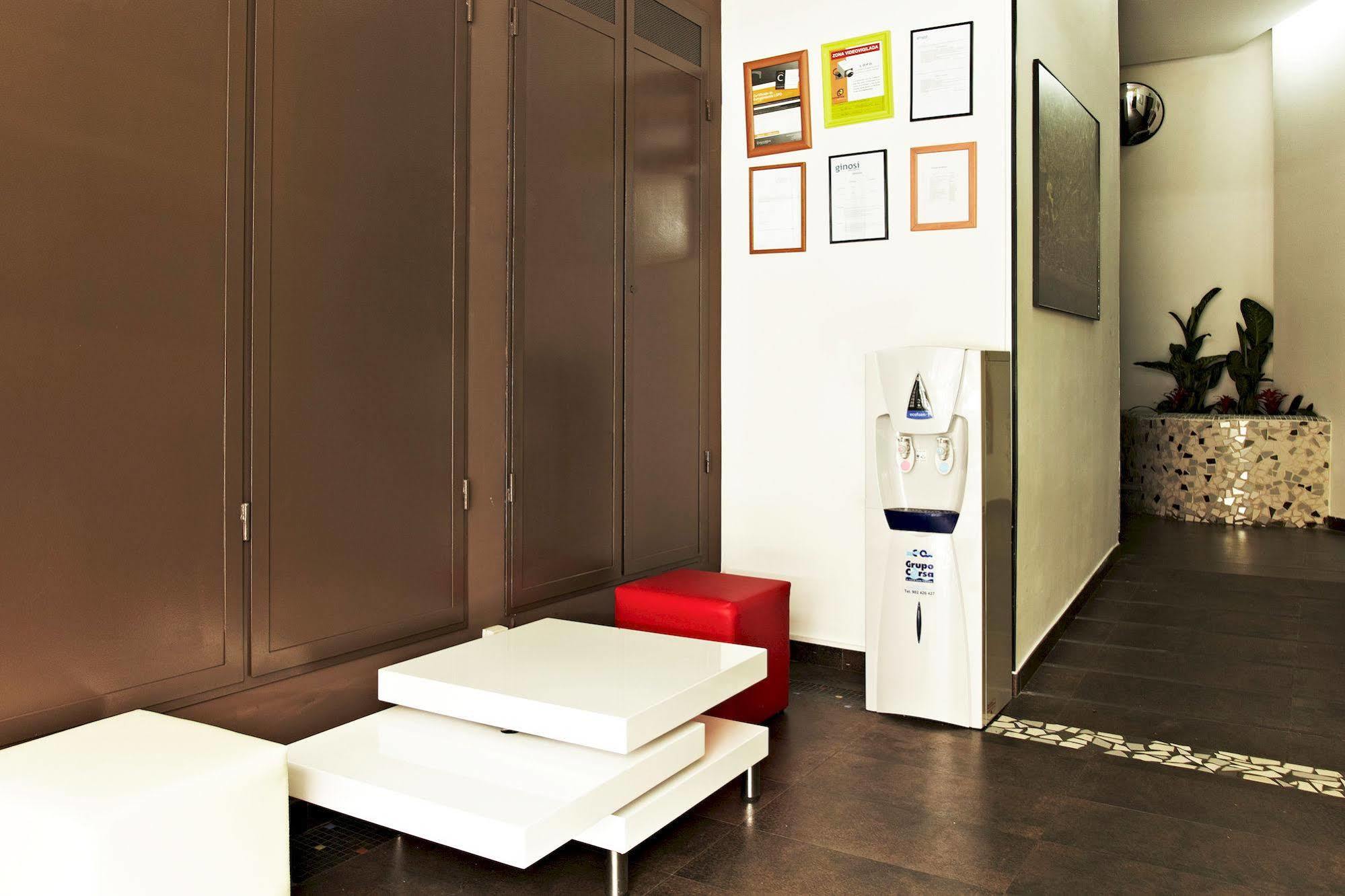 Ginosi Basics Centric Apartel Castelldefels Exterior foto
